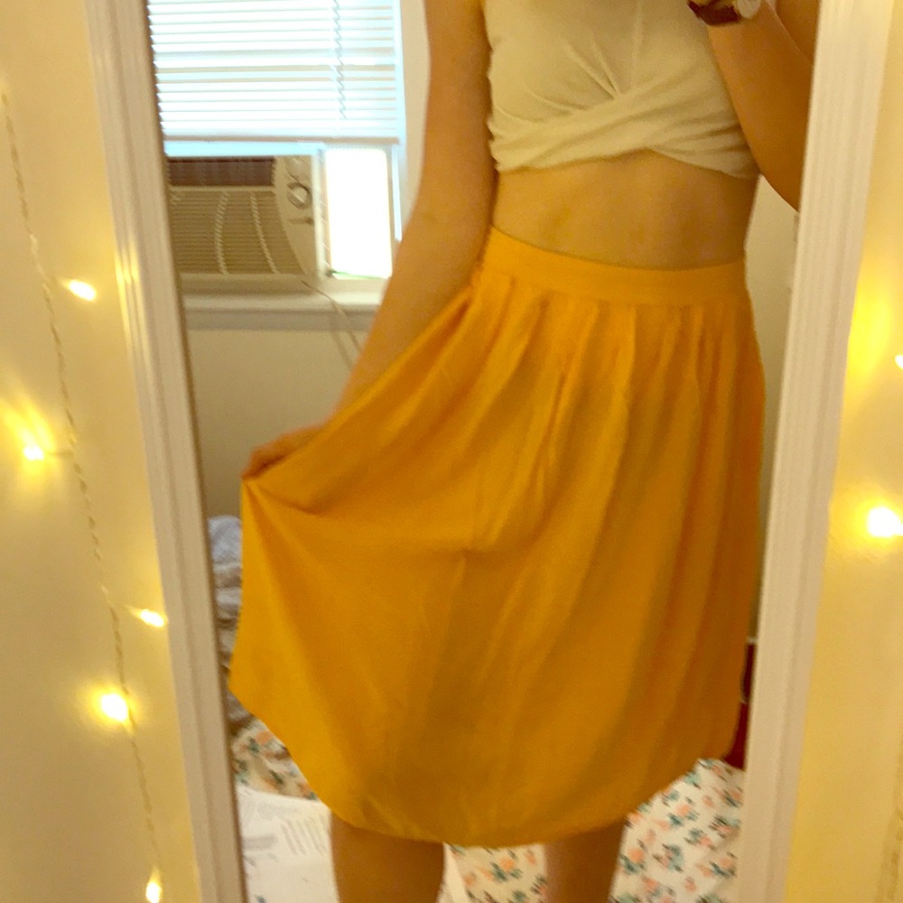 Forever 21 mid length skirt size S